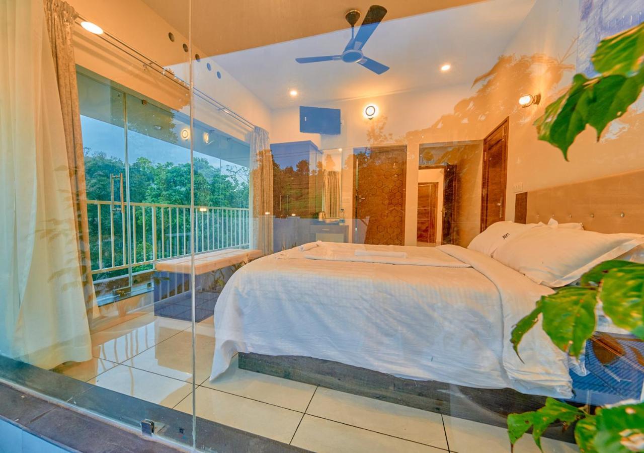 Glen Castle Vagamon Pool Resort By Voye Homes 외부 사진