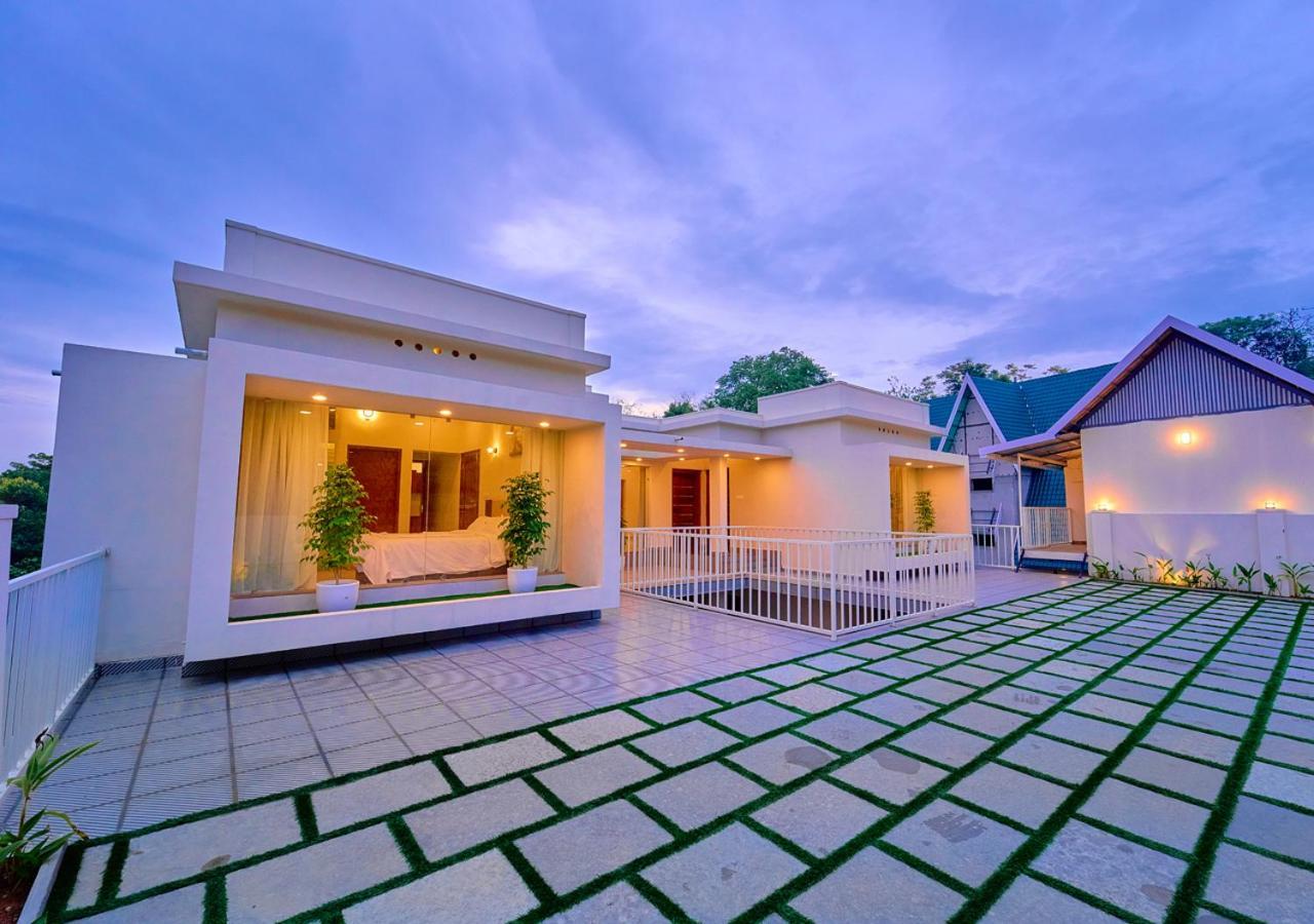 Glen Castle Vagamon Pool Resort By Voye Homes 외부 사진