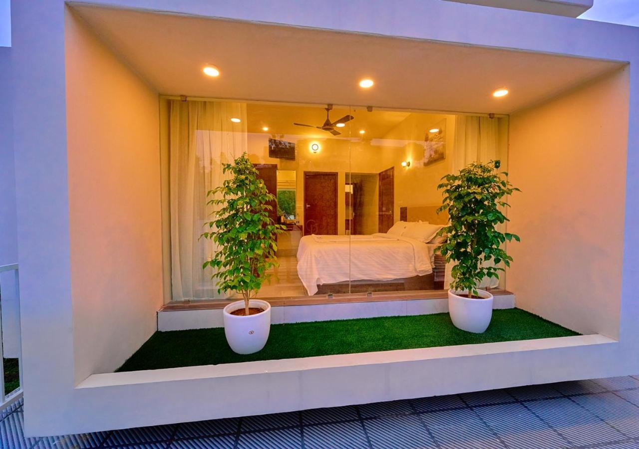 Glen Castle Vagamon Pool Resort By Voye Homes 외부 사진