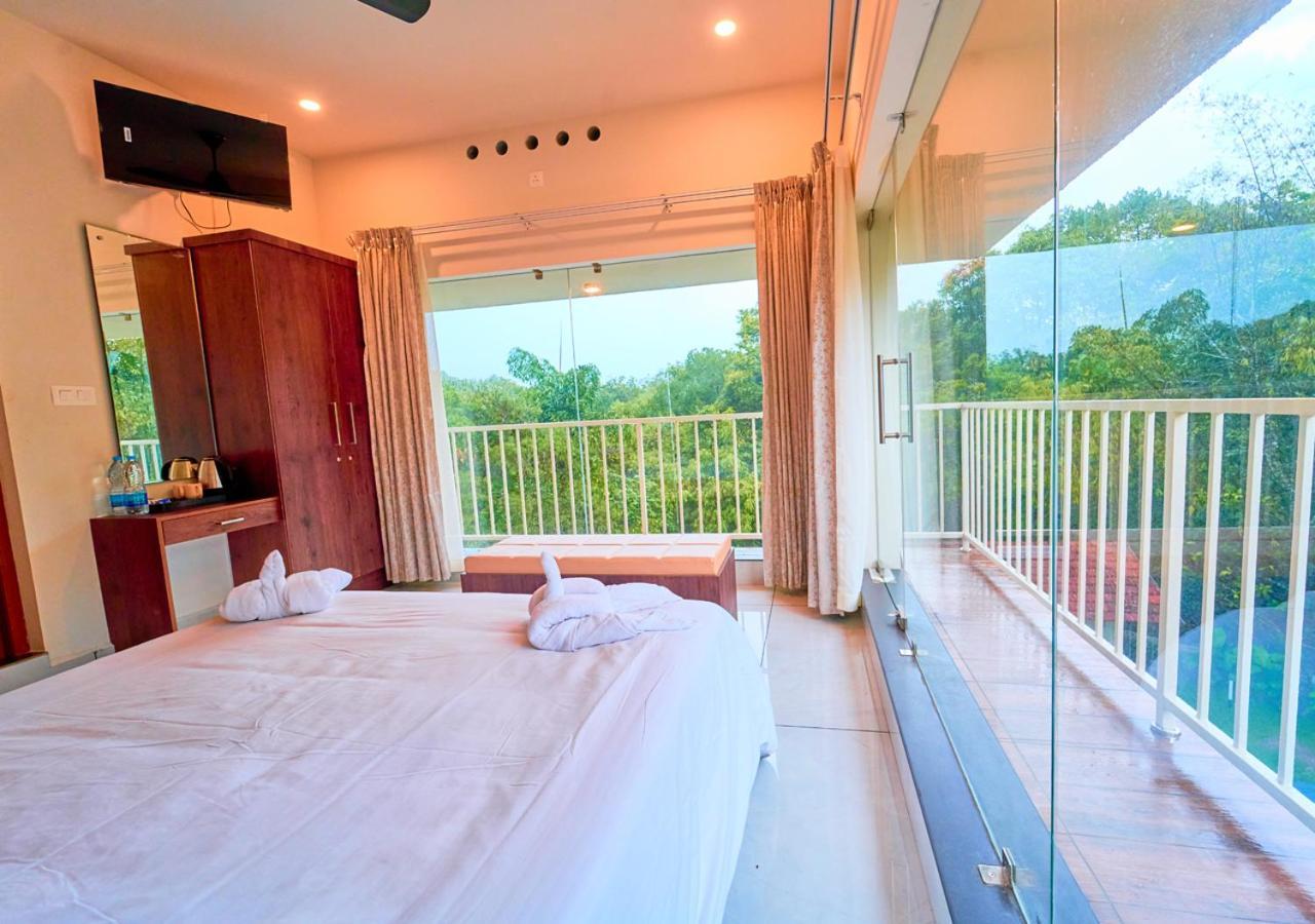 Glen Castle Vagamon Pool Resort By Voye Homes 외부 사진