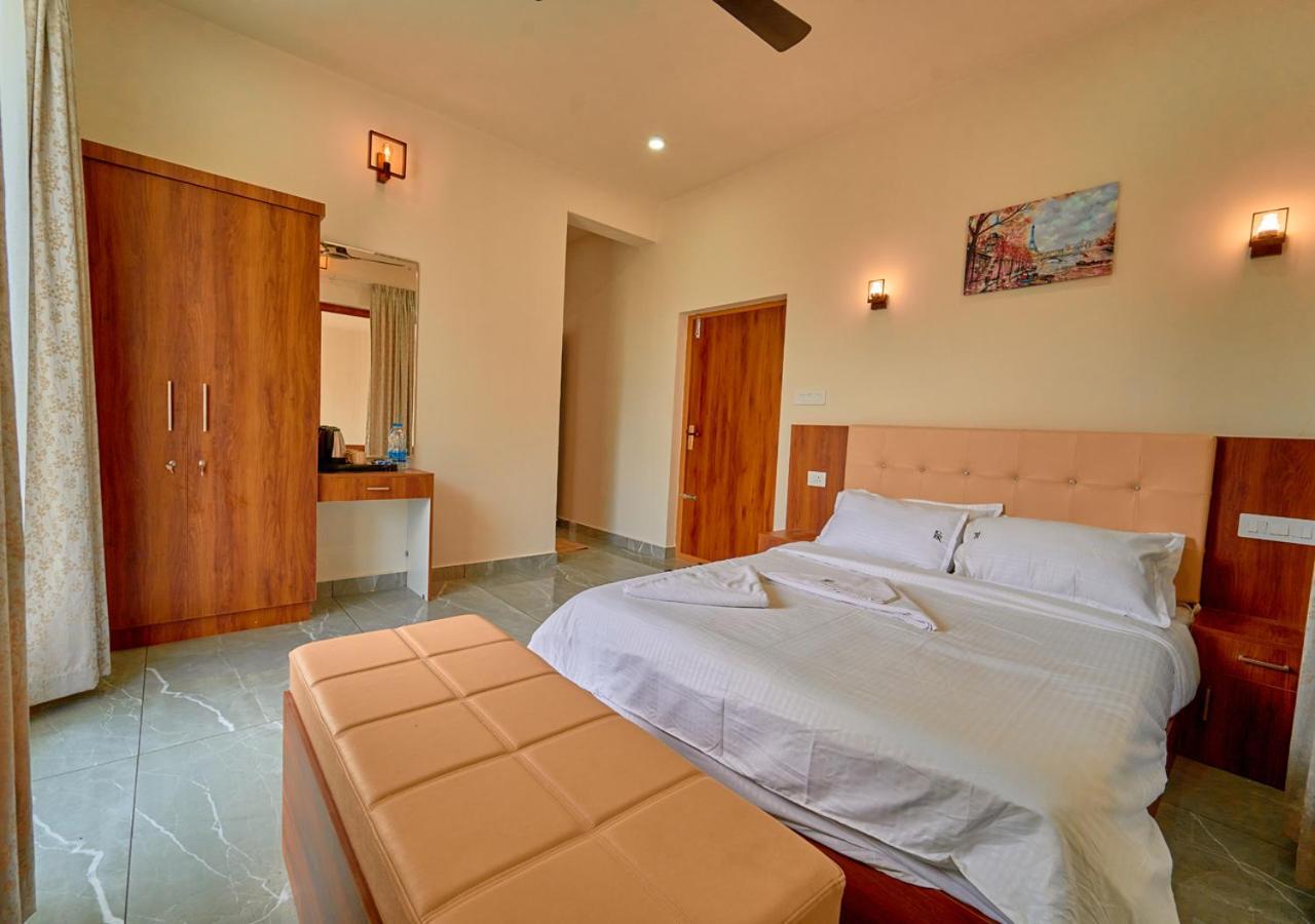 Glen Castle Vagamon Pool Resort By Voye Homes 외부 사진