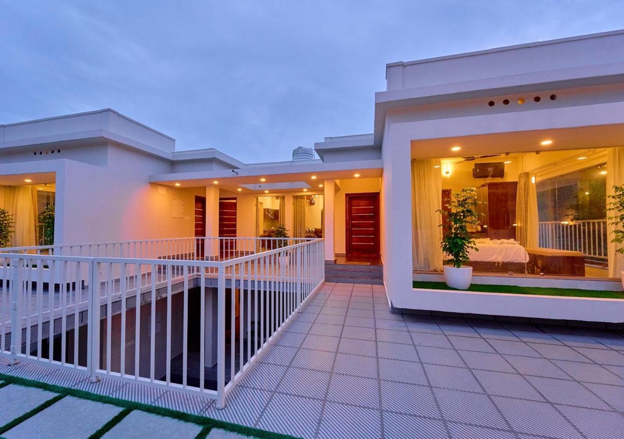 Glen Castle Vagamon Pool Resort By Voye Homes 외부 사진