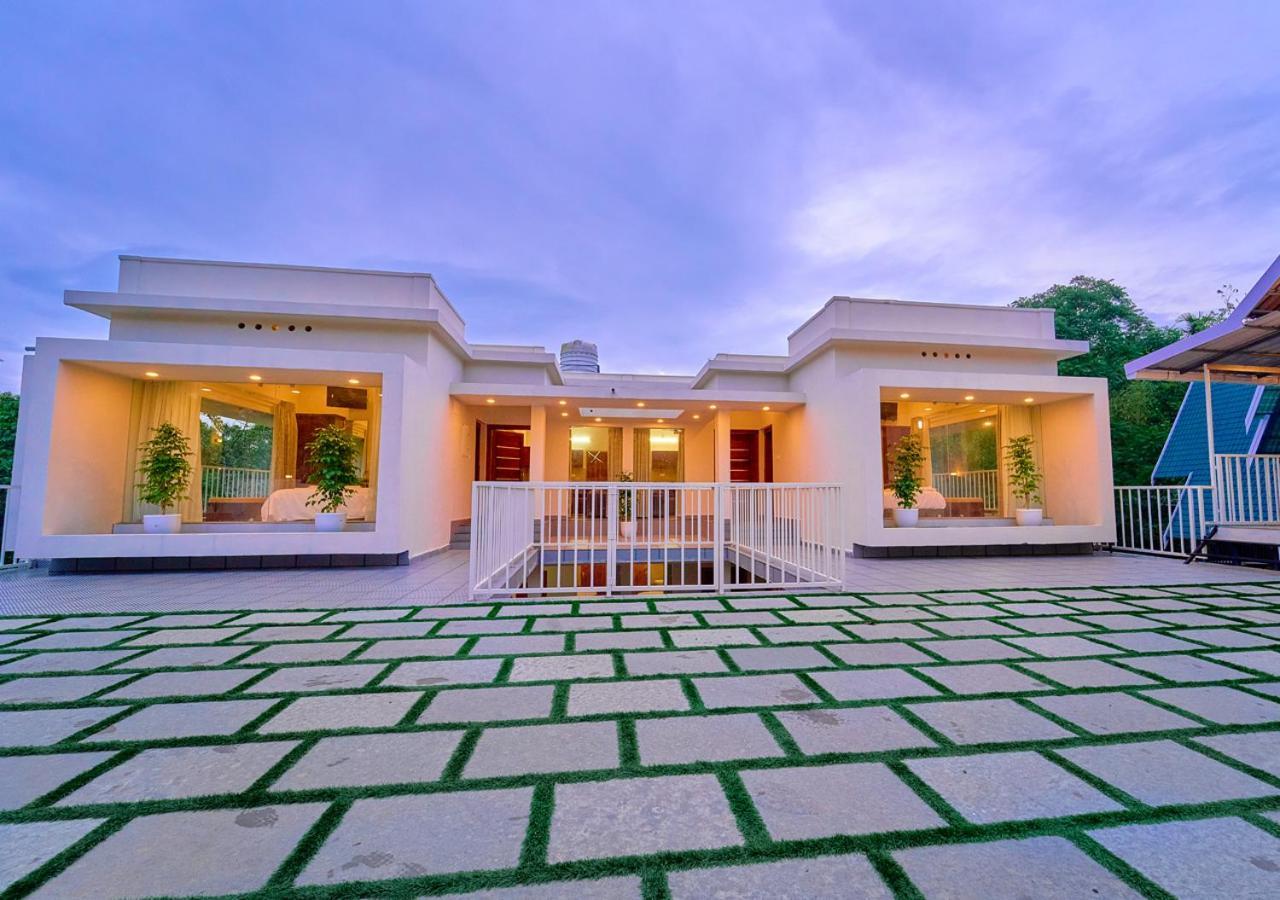 Glen Castle Vagamon Pool Resort By Voye Homes 외부 사진