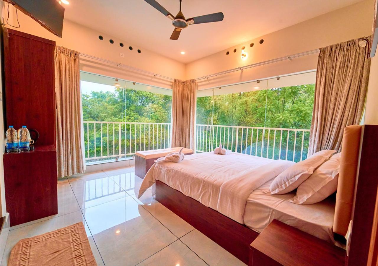 Glen Castle Vagamon Pool Resort By Voye Homes 외부 사진