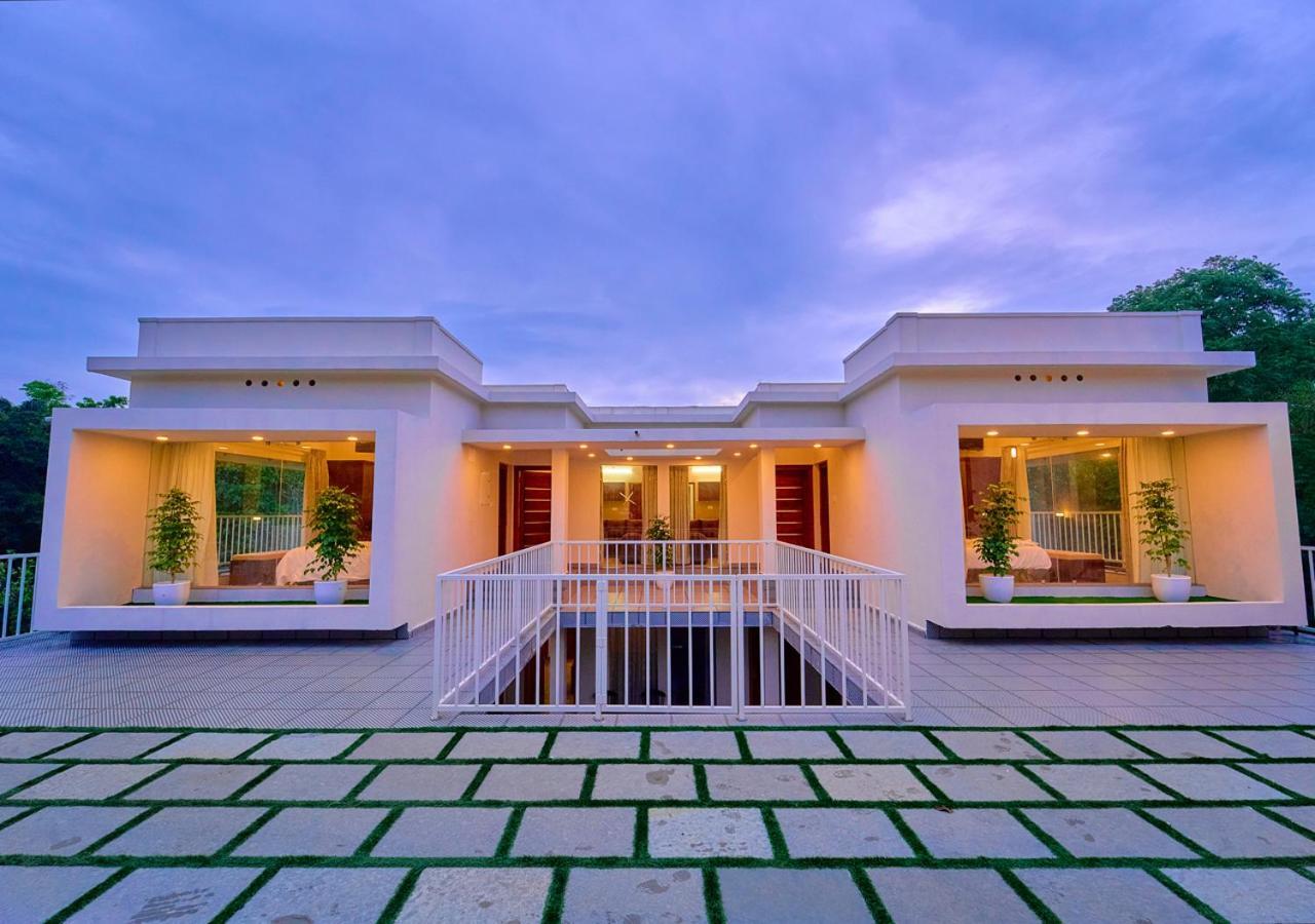 Glen Castle Vagamon Pool Resort By Voye Homes 외부 사진