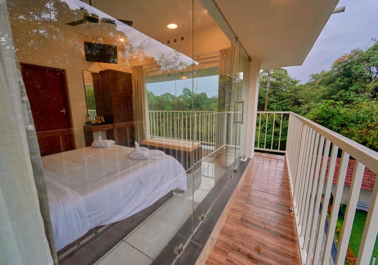 Glen Castle Vagamon Pool Resort By Voye Homes 외부 사진
