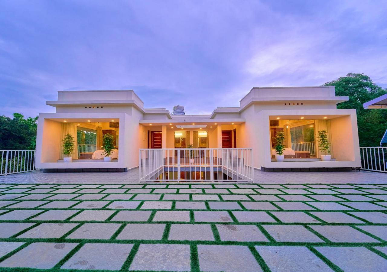 Glen Castle Vagamon Pool Resort By Voye Homes 외부 사진