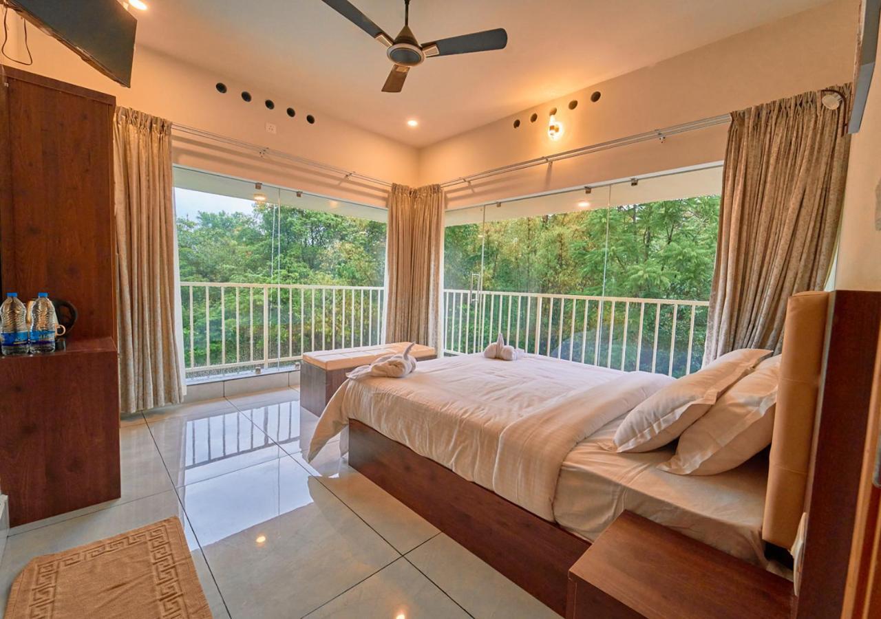 Glen Castle Vagamon Pool Resort By Voye Homes 외부 사진