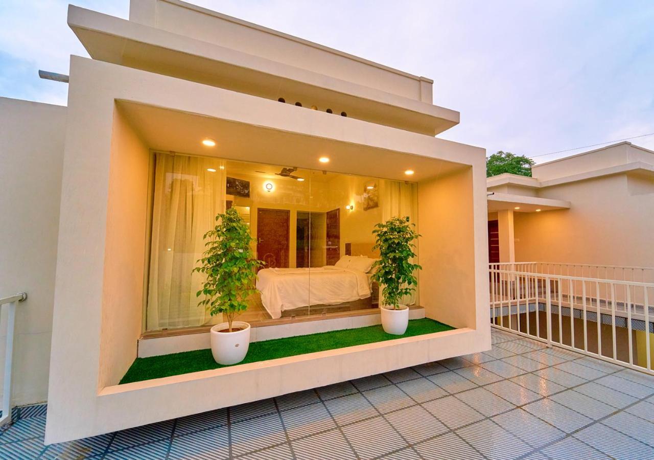 Glen Castle Vagamon Pool Resort By Voye Homes 외부 사진